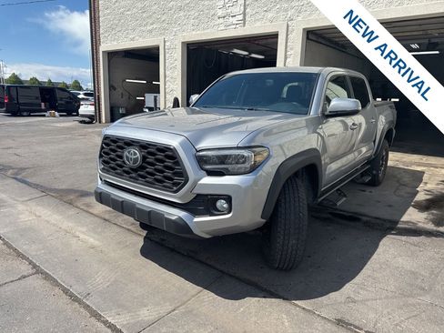 Used 2020 Toyota Tacoma TRD Off-Road w/ Technology Package RWD image 3