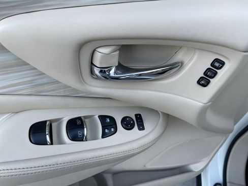 Used 2018 Nissan Murano Platinum image 16