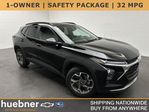 Used 2025 Chevrolet Trax LT FWD image 1