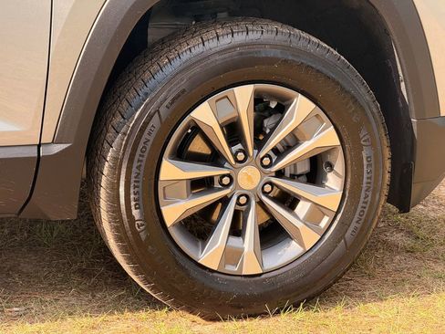 Used 2026 Chevrolet Equinox LT FWD image 9