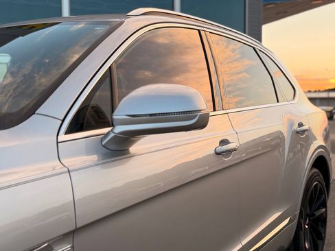Used 2019 Bentley Bentayga AWD/4WD image 60