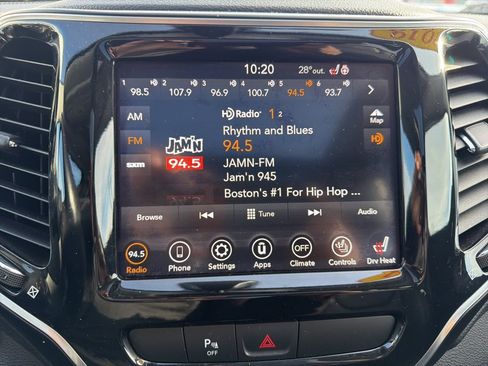 Used 2019 Jeep Cherokee Limited image 11