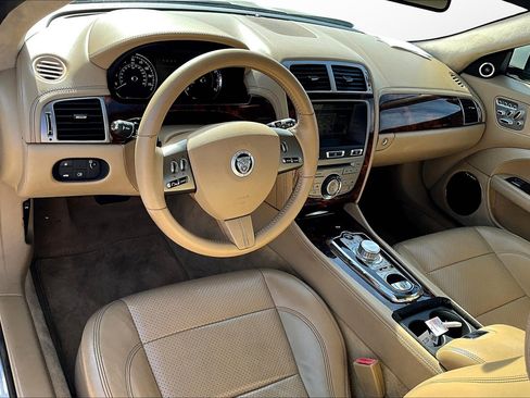 Used 2010 Jaguar XK Convertible image 5