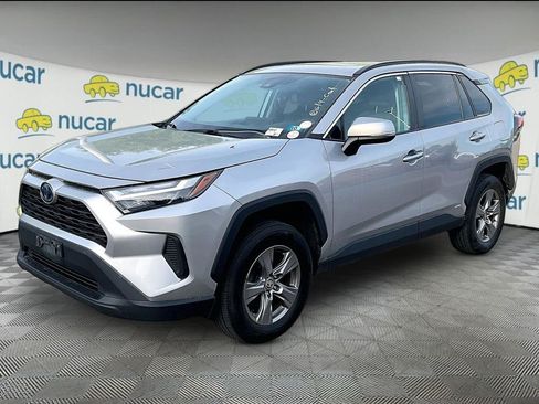 Used 2022 Toyota RAV4 XLE w/ Convenience Package AWD/4WD image 3