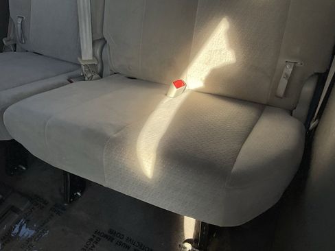 Used 2015 Toyota Sienna LE image 32