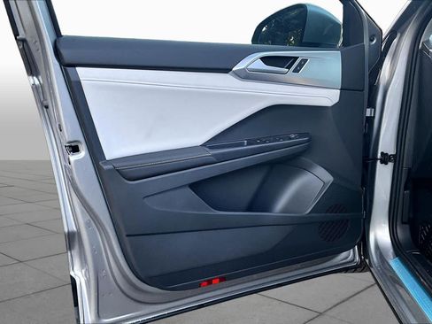 New 2026 Volkswagen Taos SE FWD image 10