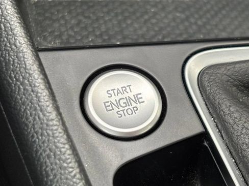 Used 2025 Volkswagen Jetta SE FWD image 13