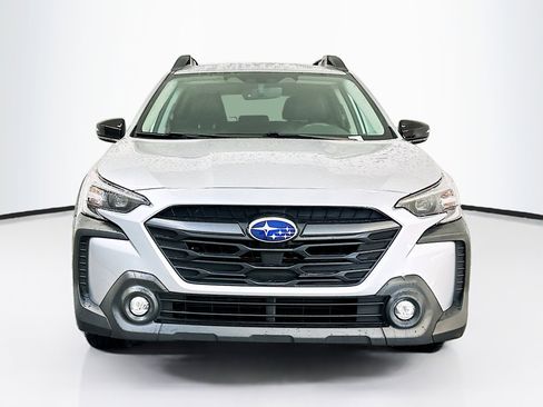Used 2025 Subaru Outback Premium image 2