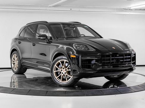 Certified 2026 Porsche Cayenne AWD/4WD image 9