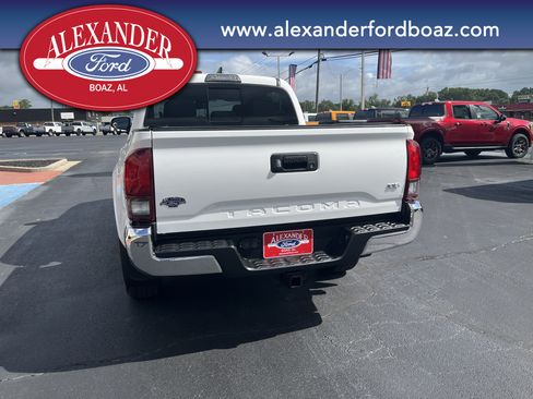 Used 2019 Toyota Tacoma SR5 RWD image 6