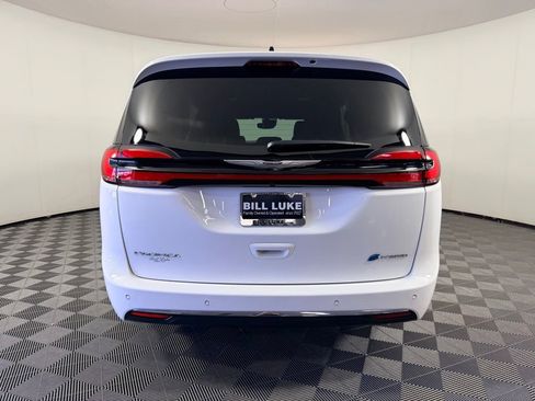 Used 2025 Chrysler Pacifica Select FWD image 7