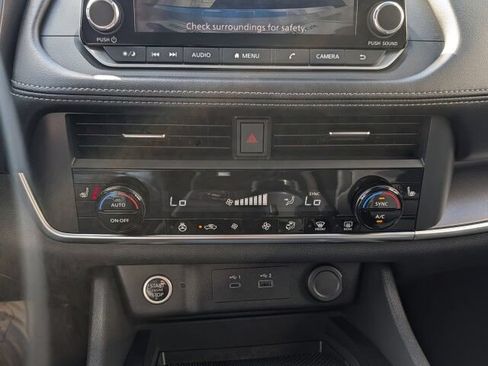 Used 2023 Nissan Rogue SV w/ SV Premium B Package FWD image 12