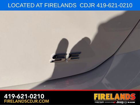 Used 2025 Toyota Camry SE FWD image 9