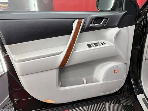 Used 2013 Toyota Highlander Limited image 7