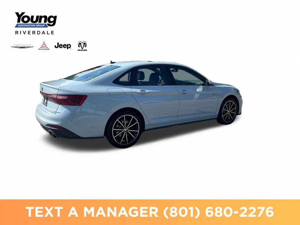 Used 2025 Volkswagen Jetta GLI Autobahn FWD image 5