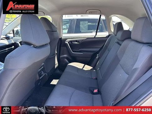 Used 2022 Toyota RAV4 XLE AWD/4WD image 14
