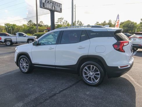 Used 2023 GMC Terrain SLT w/ Infotainment Package II FWD image 6