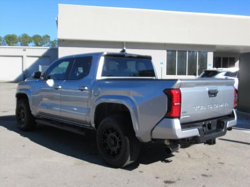 Used 2024 Toyota Tacoma SR5 image 4