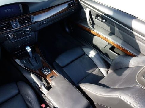 Used 2011 BMW 335i Convertible image 27