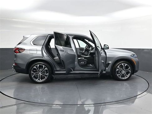 New 2026 BMW X5 xDrive40i w/ Climate Comfort Package image 32