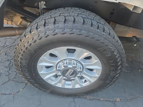Certified 2022 Ford F250 XLT AWD/4WD image 9