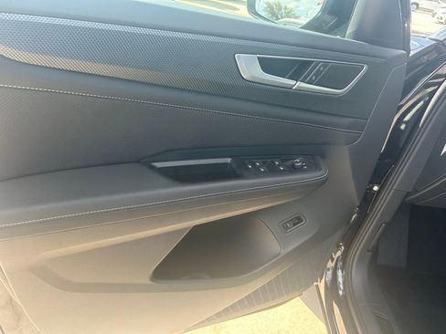 Used 2025 Volkswagen Atlas Cross Sport SEL image 53