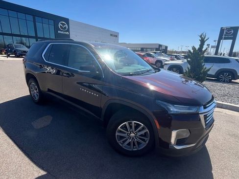 Used 2022 Chevrolet Traverse LT image 1