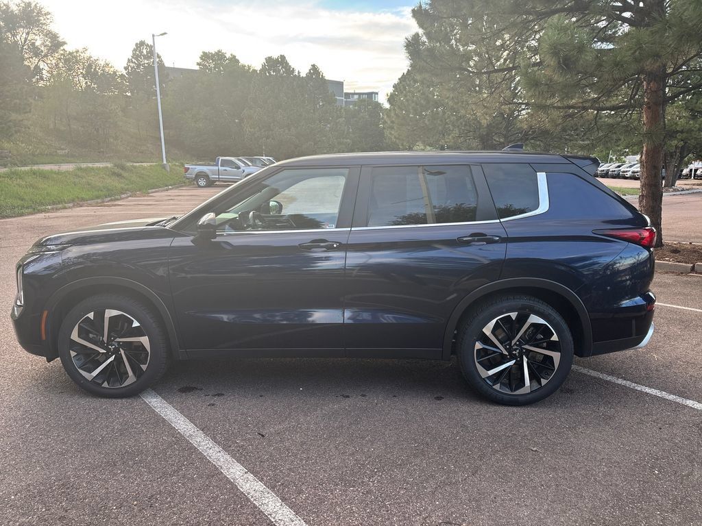 Used 2024 Mitsubishi Outlander FWD image 8