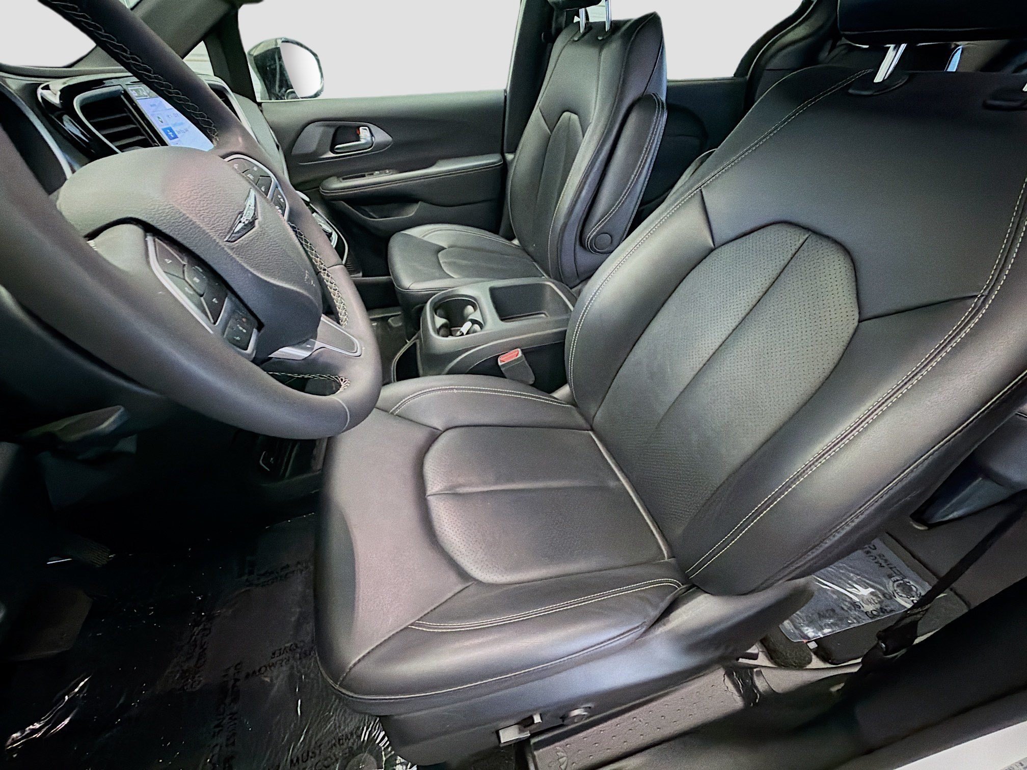 Used 2025 Chrysler Pacifica Select FWD image 11
