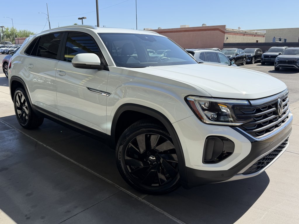 Used 2024 Volkswagen Atlas Cross Sport SE w/ Panoramic Sunroof Package FWD image 6