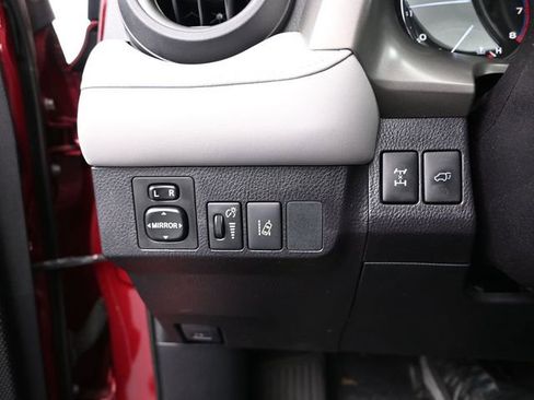 Used 2018 Toyota RAV4 Limited image 20