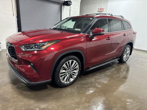Used 2023 Toyota Highlander Platinum AWD/4WD image 6