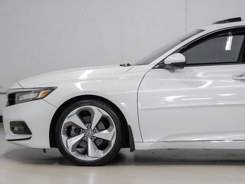 Used 2018 Honda Accord Touring image 16