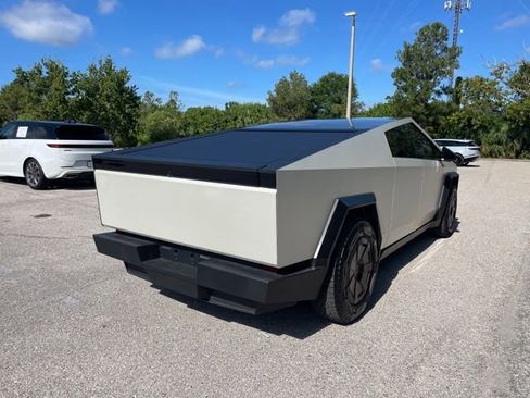 Used 2025 Tesla Cybertruck AWD Crew Cab image 4