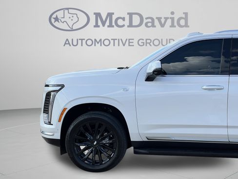 Used 2025 Cadillac Escalade Luxury w/ LPO, Floor Liner Package RWD image 34
