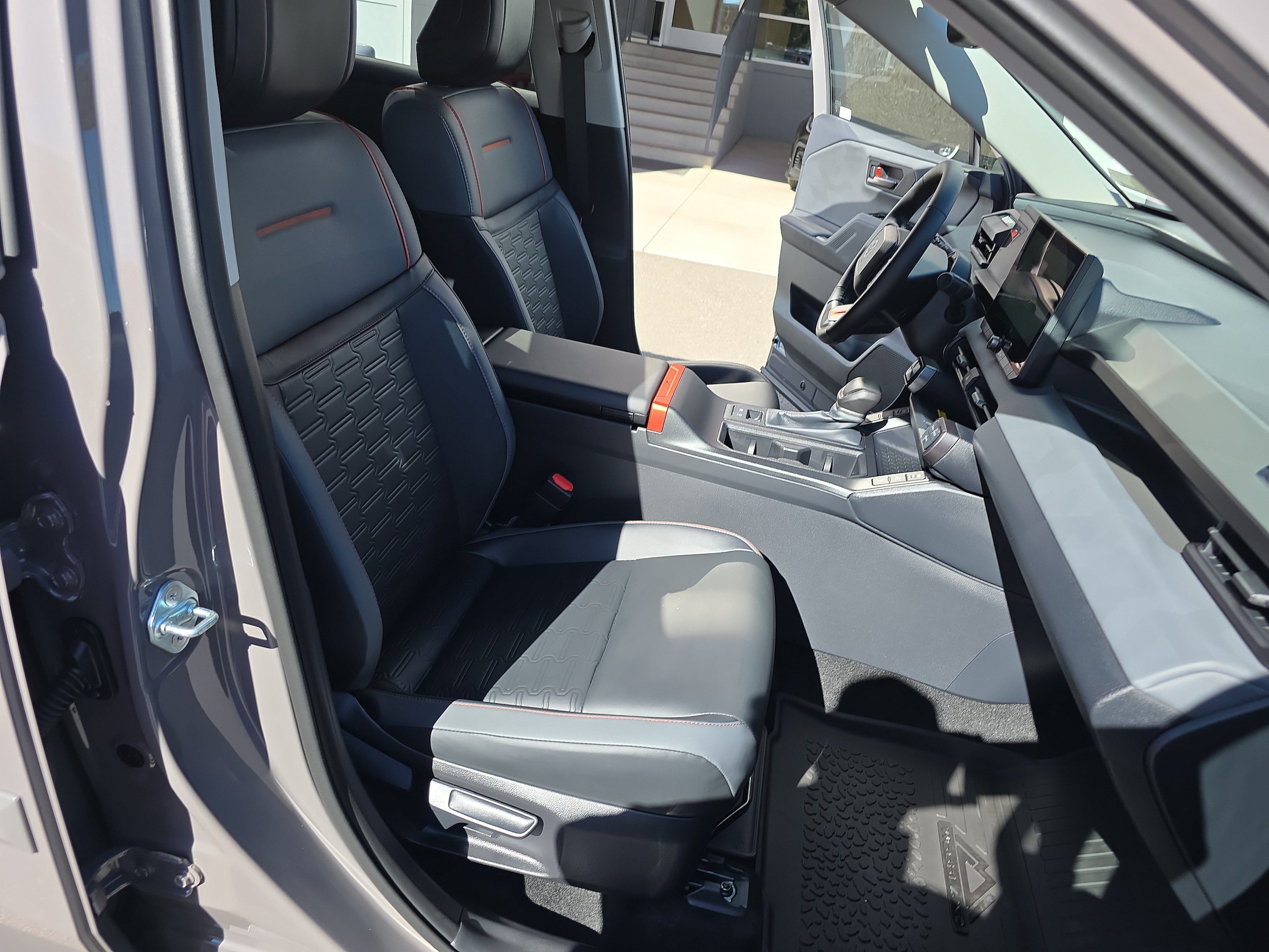 Used 2026 Toyota RAV4 AWD Plug-in Hybrid image 17