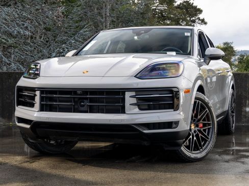 Certified 2025 Porsche Cayenne S image 7