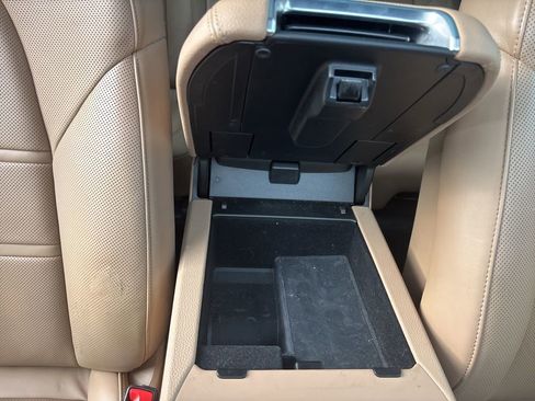 Used 2022 Porsche Cayenne Platinum Edition image 32