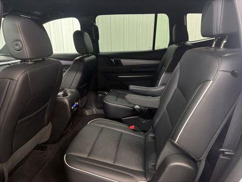 Used 2025 Buick Enclave Preferred AWD/4WD image 20