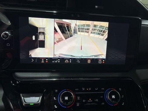 Used 2024 GMC Sierra 2500 AT4 w/ Technology Package image 23