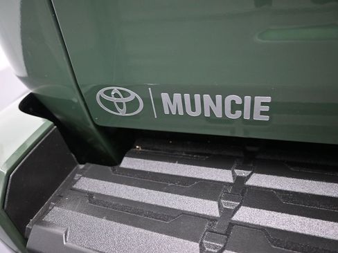 Used 2024 Nissan Frontier PRO-4X w/ Pro Convenience Package image 41