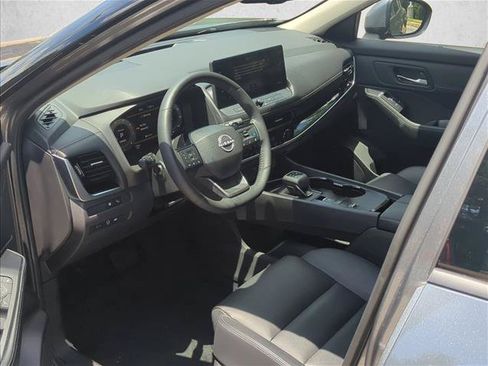 Certified 2025 Nissan Rogue SL w/ SL Premium Package FWD image 11