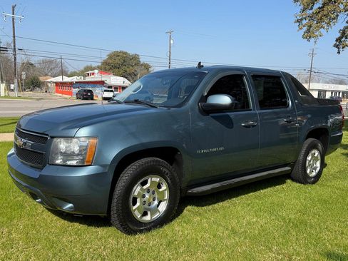 Used 2010 Chevrolet Avalanche LT image 1