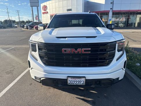 Used 2022 GMC Sierra 1500 Elevation w/ Elevation Premium Package AWD/4WD image 9