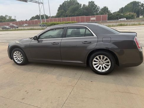 Used 2013 Chrysler 300 w/ Driver Convenience Group RWD image 9