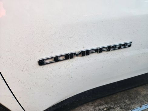 Used 2025 Jeep Compass Latitude AWD/4WD image 9