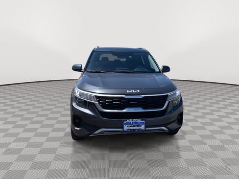 Used 2023 Kia Seltos LX FWD image 2