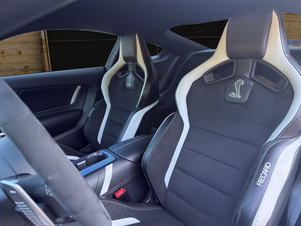 Used 2021 Ford Mustang Shelby GT500 w/ Carbon Fiber Track Pack RWD image 5