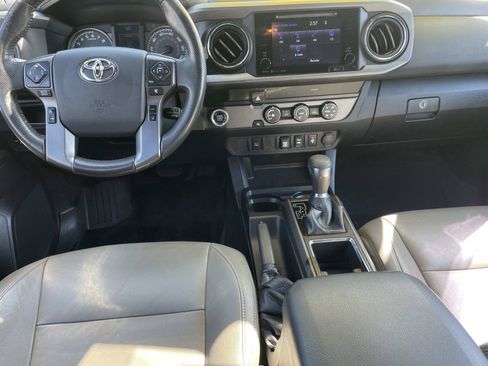 Used 2019 Toyota Tacoma TRD Off-Road RWD image 15