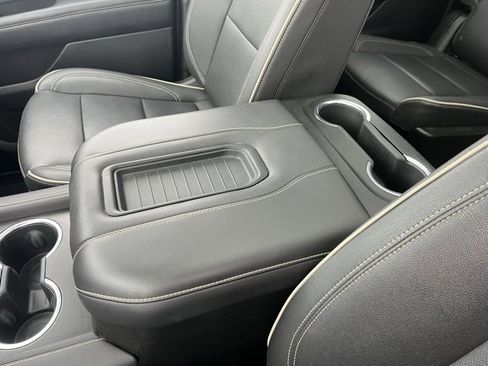 Used 2023 GMC Yukon XL SLT image 28